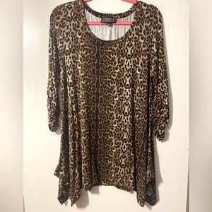 Context leopard top